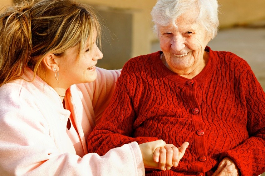 Choisir un établissement de soins pour personnes âgées : soyez très vigilants !