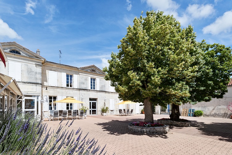 Le Jardin Des Tilleuls