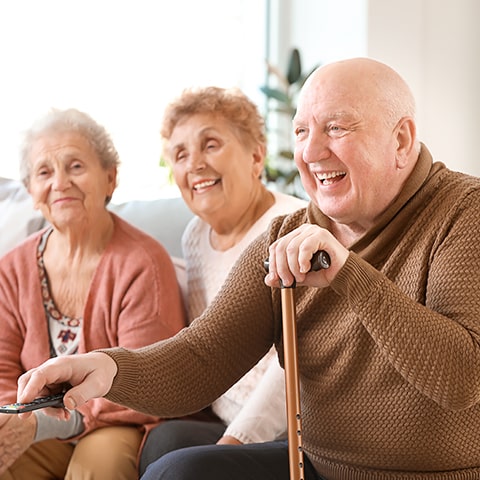 Quels sont les tarifs et les aides financières pour vivre en colocation seniors?