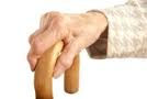 Et si la maison de retraite assurait une meilleure prise en charge aux personnes âgées souffrant d’ostéoporose?