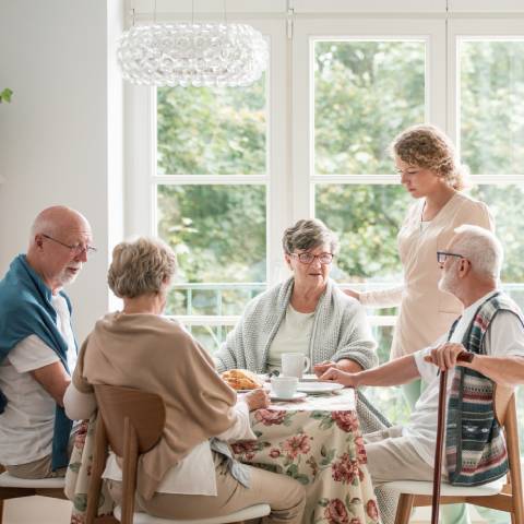Habitat inclusif : une alternative solidaire à l’entrée en EHPAD ?
