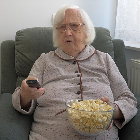 Pourquoi “manger seul” menace la santé des seniors ?