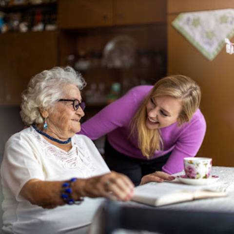 Aide à domicile pour les personnes âgées Qu'est-ce que l'aide à domicile pour les personnes âgées ?