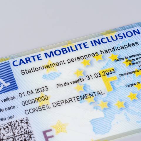 Carte mobilité inclusion (CMI) : qui peut l’obtenir et comment en faire la demande ?