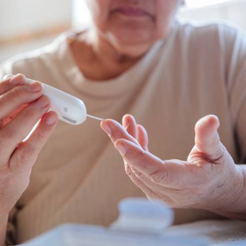 Diabète chez les personnes âgées : symptômes et traitements