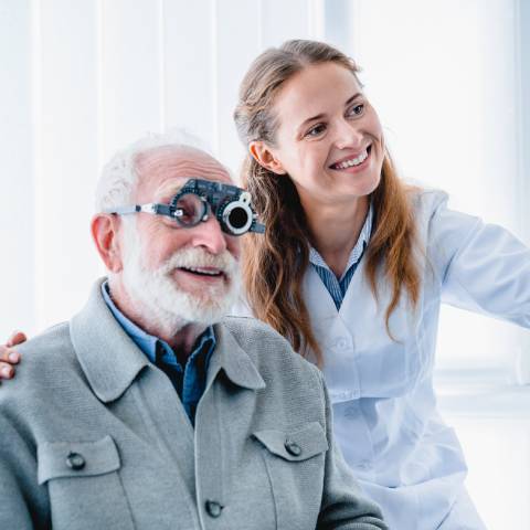 Opticien en EHPAD : examen de la vue et lunettes désormais disponibles en maison de retraite !